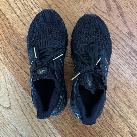 Black adidas ultraboost sneakers 👟 with gold and silver details - Picture 5 of 8